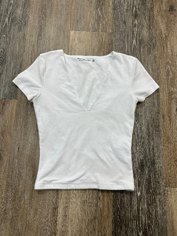 Top Short Sleeve By Abercrombie And Fitch In White, Size: Xxs