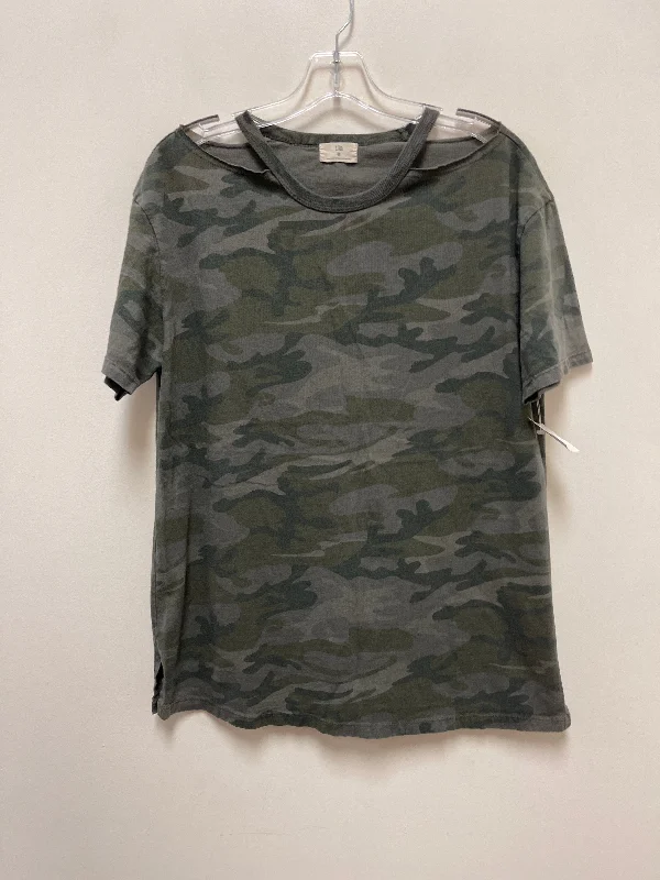 Top Short Sleeve By T.la In Camouflage Print, Size: M